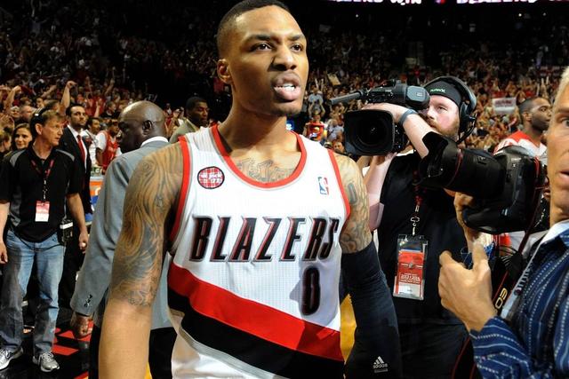 布朗尼17分4板3断 勇士大胜湖人58分豪取6连胜